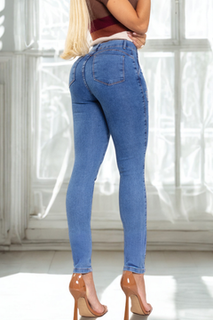 Calça Jeans Skinny Levanta Bumbum Feminina Destroyed